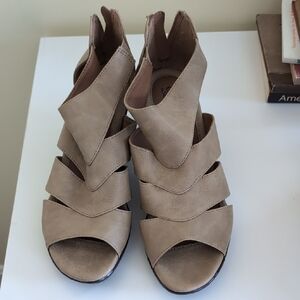 Sofft Tan Women's Heeled sandals